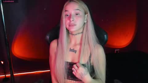 Mila online show from September 25, 2025, 5:22 am