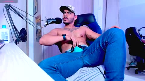 ashton scott online show from January 17, 2025, 10:45 pm