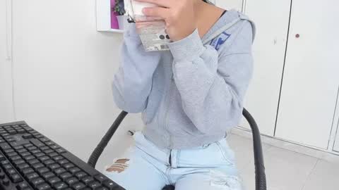 Camila online show from January 29, 2025, 12:45 pm