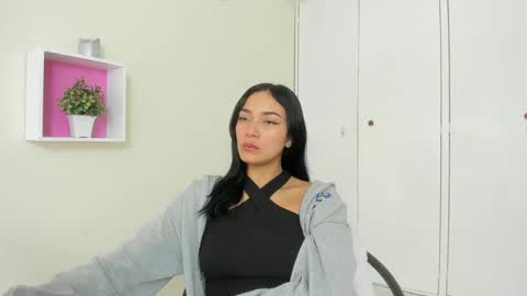 Camila online show from February 27, 2025, 1:17 pm