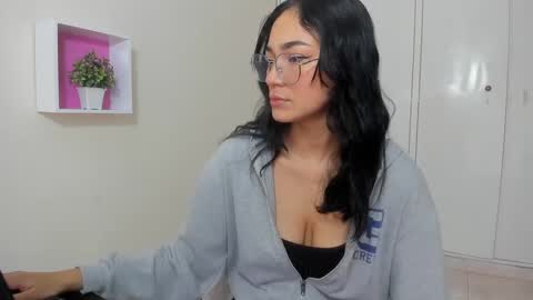 Camila online show from March 10, 2025, 12:48 pm