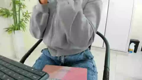 Camila online show from October 31, 2025, 11:44 am