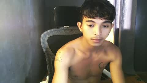Snapshot of asian_hunk_moreno chatting on July 6, 2026, 6:21 am Yuri online show from July 6, 2026, 6:21 am