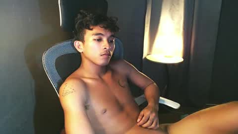 Snapshot of asian_hunk_moreno chatting on July 6, 2026, 4:31 pm Yuri online show from July 6, 2026, 4:31 pm