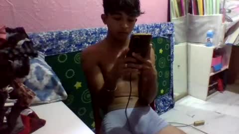 Snapshot of asian_hunk_moreno chatting on August 4, 2026, 5:21 am Yuri online show from August 4, 2026, 5:21 am