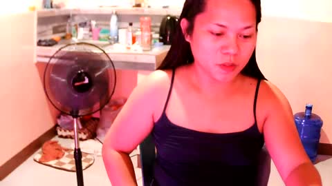 Snapshot of asian_kweenv chatting on July 29, 2026, 12:14 pm Alex online show from July 29, 2026, 12:14 pm