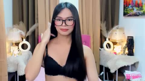 mooreen online show from November 24, 2025, 6:57 am