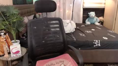 angela online show from January 16, 2025, 4:28 am