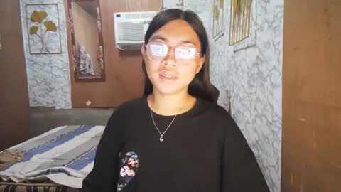 Rhean online show from November 28, 2025, 10:23 pm