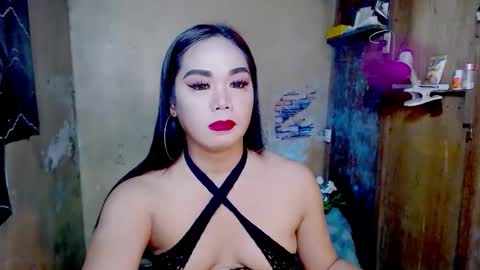 Sofhia online show from November 2, 2025, 1:24 pm