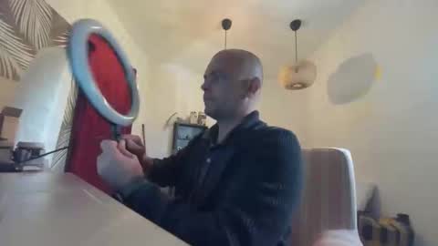 assassinforu online show from November 5, 2025, 10:37 am