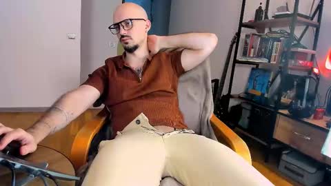 Snapshot of asshunter4k chatting on January 7, 2026, 1:02 pm asshunter4k online show from January 7, 2026, 1:02 pm