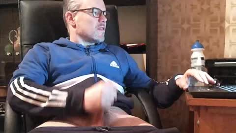 asterion51 online show from December 19, 2025, 5:31 pm