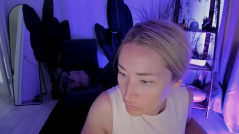 Snapshot of astramonroe chatting on July 17, 2026, 10:55 am astramonroe online show from July 17, 2026, 10:55 am