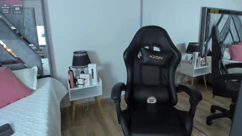 Astrid  online show from January 6, 2026, 8:56 pm