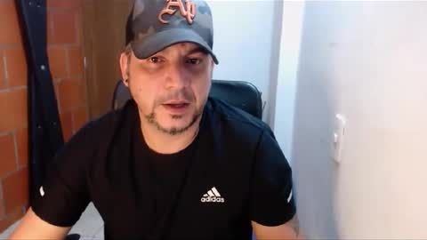 Snapshot of astton_nick chatting on February 19, 2025, 6:44 am Nick Astton online show from February 19, 2025, 6:44 am