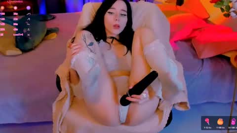 Snapshot of asuka_miu chatting on July 8, 2026, 10:25 pm Asuka online show from July 8, 2026, 10:25 pm
