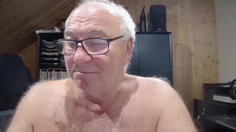 asusandy online show from October 15, 2025, 5:13 pm