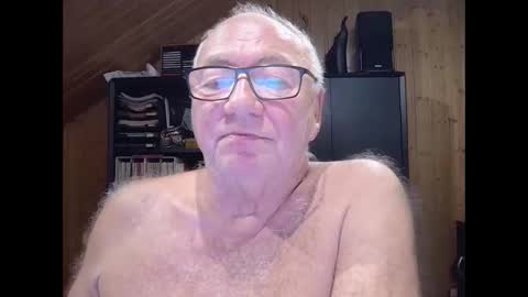 asusandy online show from November 15, 2025, 12:19 am