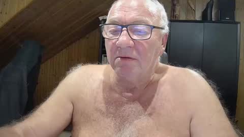 asusandy online show from November 22, 2025, 11:48 pm