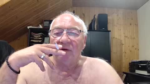 asusandy online show from April 30, 2026, 11:09 pm