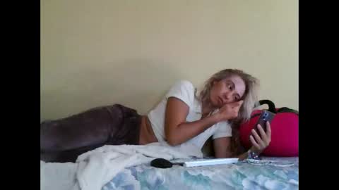 Snapshot of asyalu chatting on September 19, 2025, 8:49 am AsyaLu online show from September 19, 2025, 8:49 am