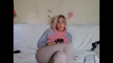 Snapshot of asyalu chatting on October 16, 2025, 10:49 am AsyaLu online show from October 16, 2025, 10:49 am