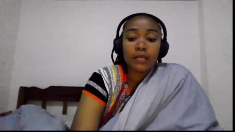 atara_seren online show from April 24, 2026, 5:04 pm