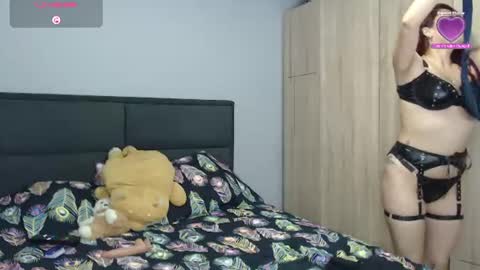 Snapshot of atena_messy chatting on July 23, 2026, 9:35 pm atena messy online show from July 23, 2026, 9:35 pm