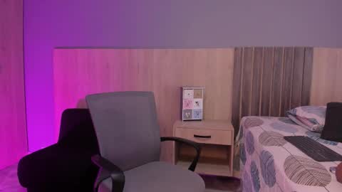 Atenea online show from December 19, 2025, 12:23 pm