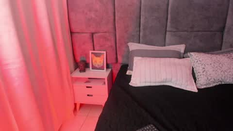 Snapshot of atenea_velle chatting on April 28, 2026, 4:06 am atenea velle online show from April 28, 2026, 4:06 am