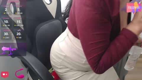 atenea  online show from October 8, 2025, 4:04 pm