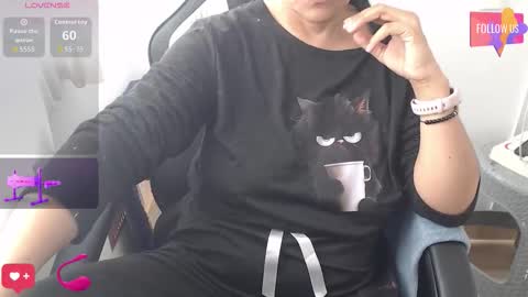 atenea  online show from October 19, 2025, 5:13 pm