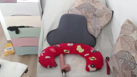 atenea  online show from October 20, 2025, 5:02 pm