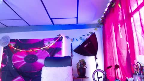 Atenea online show from September 16, 2025, 2:18 pm