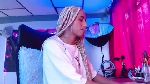 Atenea online show from September 24, 2025, 3:26 pm