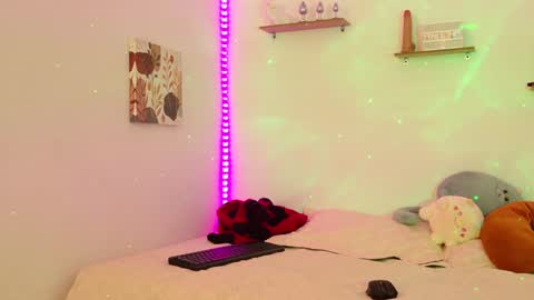 ATENEA MAKRI online show from January 4, 2025, 6:30 am