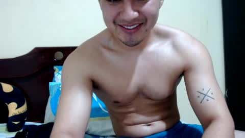 Snapshot of athleticboy2026 chatting on August 4, 2026, 8:44 pm Robin online show from August 4, 2026, 8:44 pm