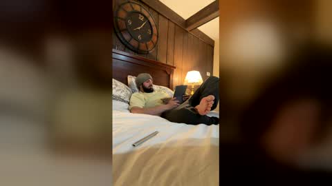 Snapshot of aty0urservic3 chatting on February 1, 2026, 2:10 am Alejandro online show from February 1, 2026, 2:10 am