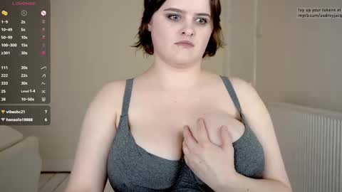 Audrey Jacq online show from September 26, 2025, 5:06 pm