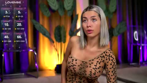 Isabella online show from September 18, 2025, 3:19 am