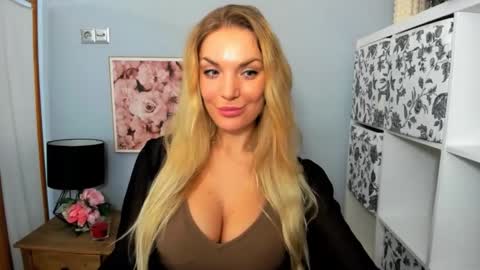 Snapshot of aullorasensual chatting on December 13, 2024, 8:26 pm AulloraSensual online show from December 13, 2024, 8:26 pm