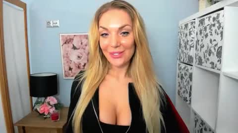 Snapshot of aullorasensual chatting on December 18, 2024, 10:46 pm AulloraSensual online show from December 18, 2024, 10:46 pm