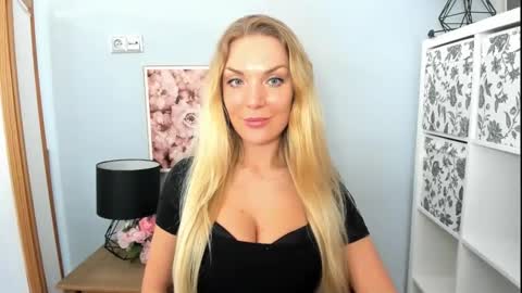 Snapshot of aullorasensual chatting on February 28, 2025, 5:04 pm AulloraSensual online show from February 28, 2025, 5:04 pm