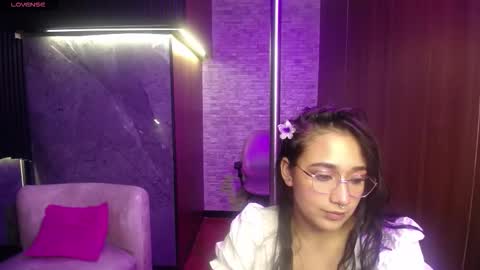 aura_cute_ online show from March 4, 2026, 3:56 am