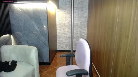 aura_cute_ online show from April 12, 2026, 3:44 am