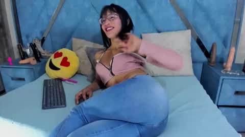 Monii Yi online show from March 3, 2026, 4:40 am