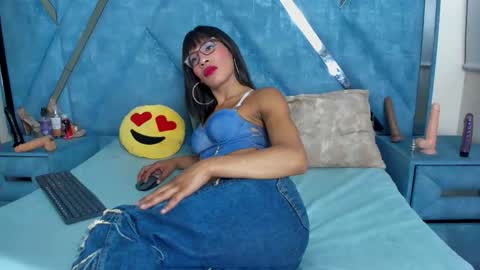 Monii Yi online show from March 28, 2026, 2:33 am