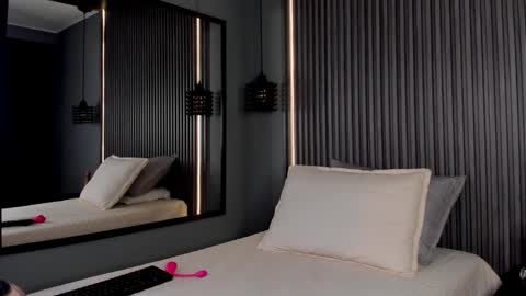 Aura online show from January 29, 2025, 7:00 pm