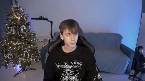 auracrye online show from January 4, 2025, 9:20 pm